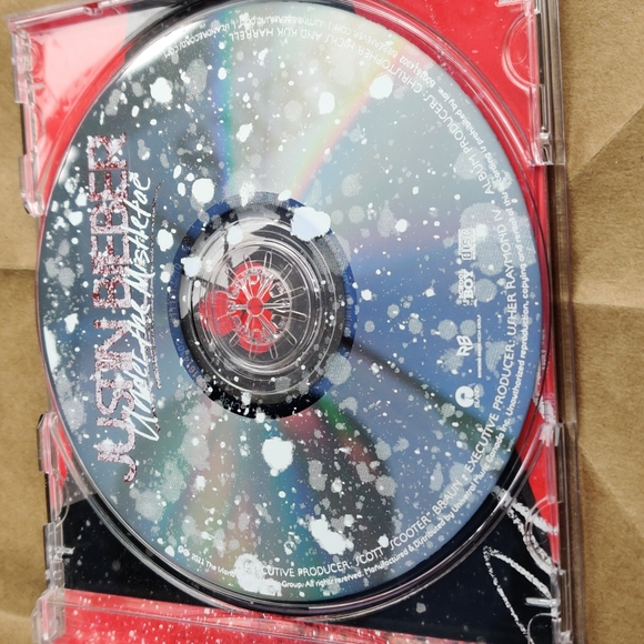 Justin Bieber under the mistletoe - Picture 3 of 6